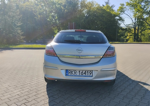 Opel Astra cena 10900 przebieg: 243000, rok produkcji 2009 z Ustrzyki Dolne małe 254